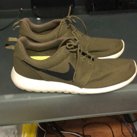 Nike Roshe Run - Picture 2 of 5